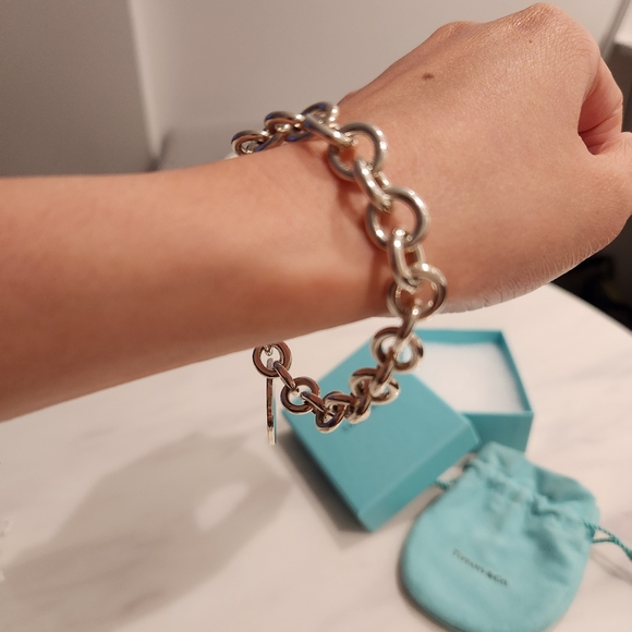 Return to Tiffany Circle Charm Bracelet - Picture 4 of 5